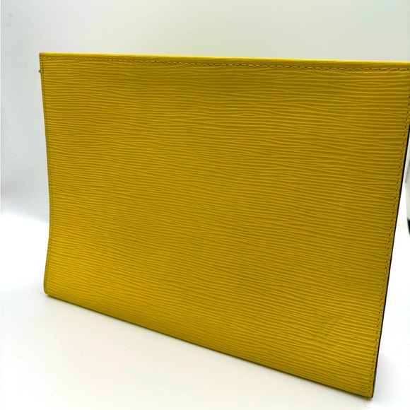 AUTHENTIC Louis Vuitton Epi Toiletry Pouch 26 Clutch - Neon Yellow - Picture 2 of 9
